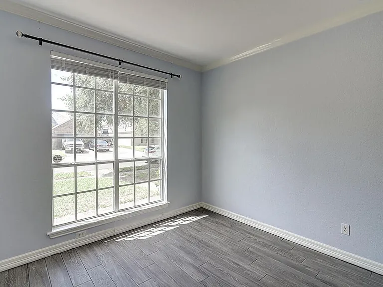 7810 Duchess St — Photo 20