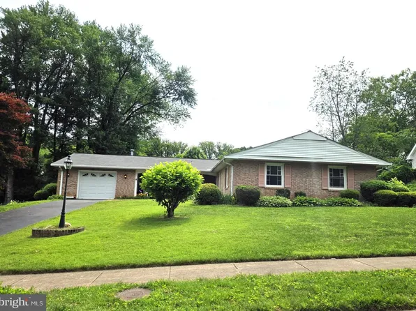 4315 Markwood Ln, Fairfax, VA 22033