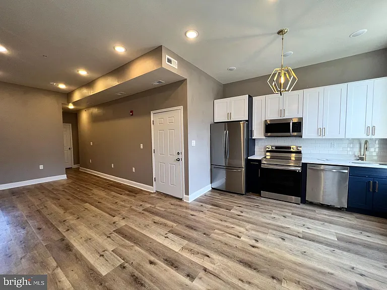 1429 W Diamond St #2 — Photo 3