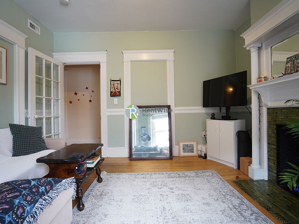 1st image of 10 Foster St #2