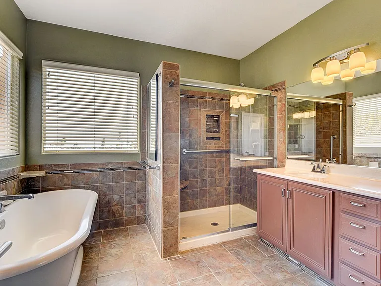408 Silver Prairie Ct — Photo 42