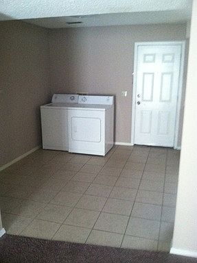 4th image of 1047 W Eagle St