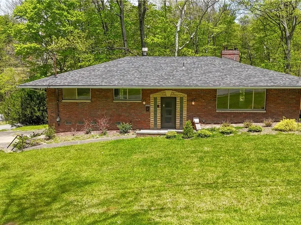 1050 Park Cir, Girard, OH 44420