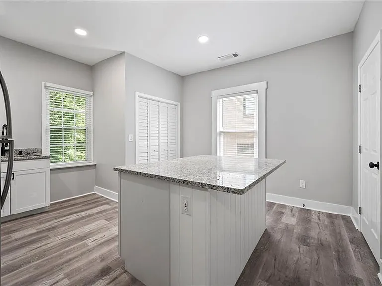 1126 Briarcliff Pl NE #1 — Photo 4