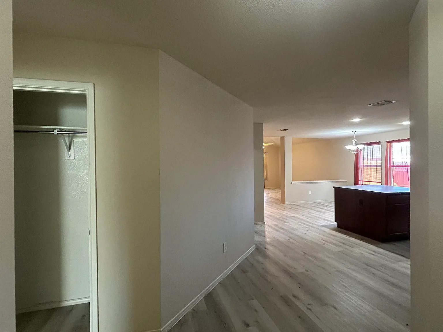 4 bed, 1870 sqft, $2,400 — Photo 3