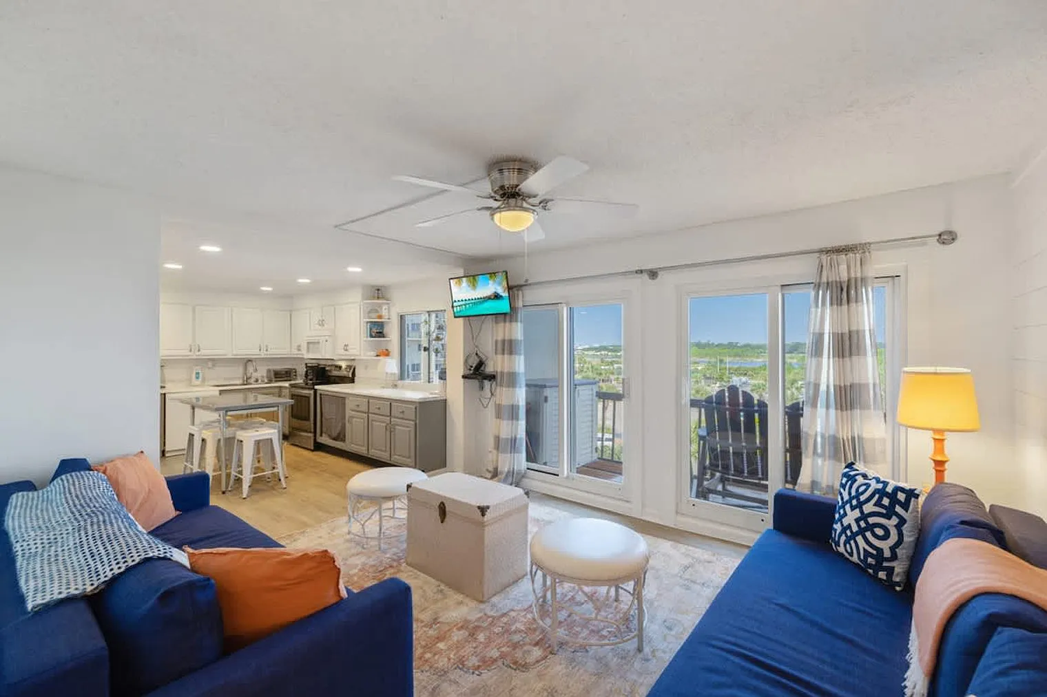 2 bed, 2.0 bath, 979 sqft, $1,924 — Photo 4
