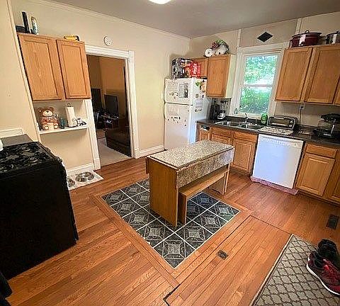 3rd image of 203 Nuckolls St