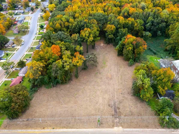 1233 W Raines Rd, Memphis, TN 38109