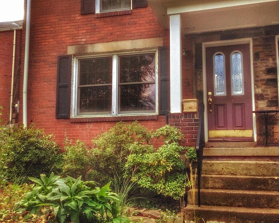 1st image of 220 Oxford Dr