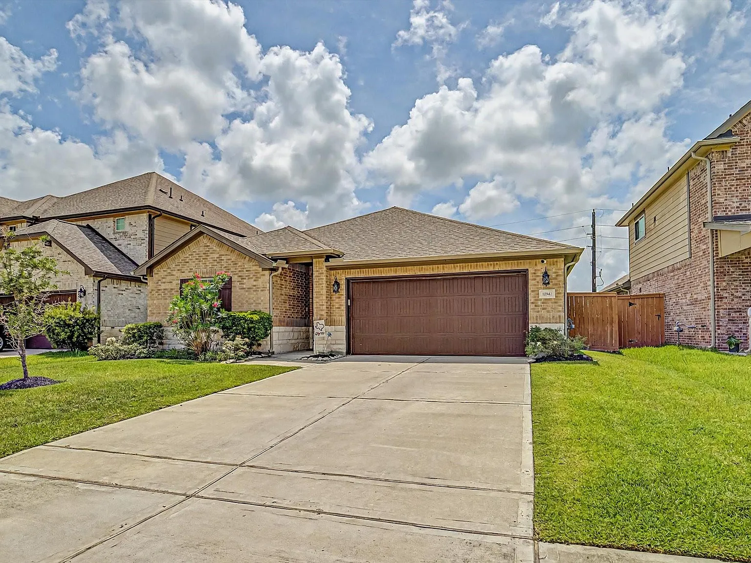 4 bed, 3.0 bath, 2067 sqft, $2,750 — Photo 2