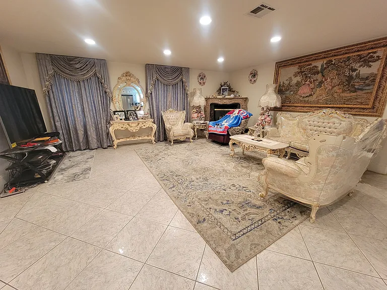 8009 Rose St — Photo 11