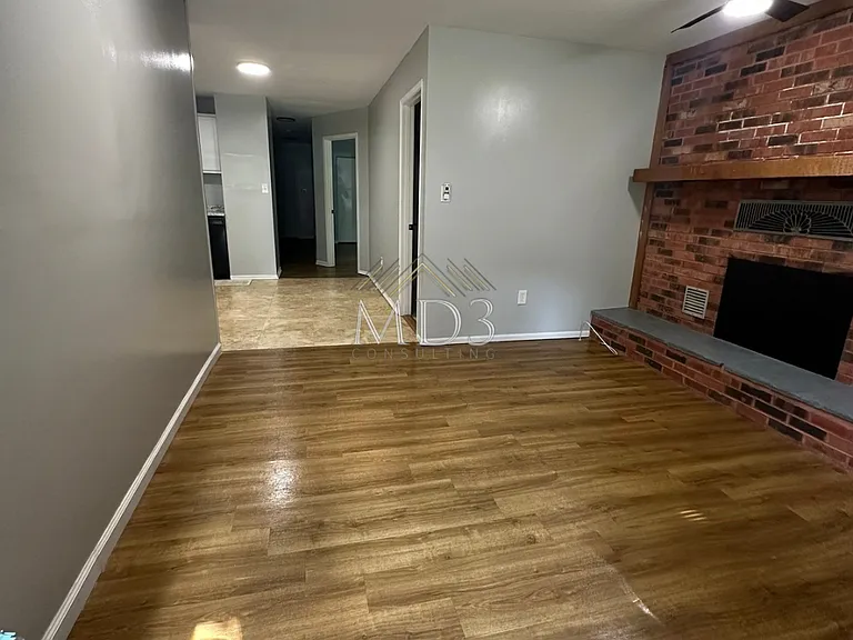 418 Millman Dr — Photo 2