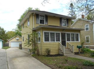 611 Center St, Geneva, IL 60134