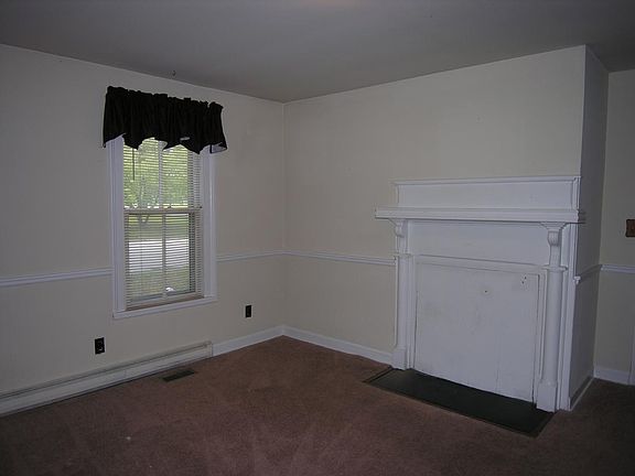 Room Off Kitchen-Din or BR