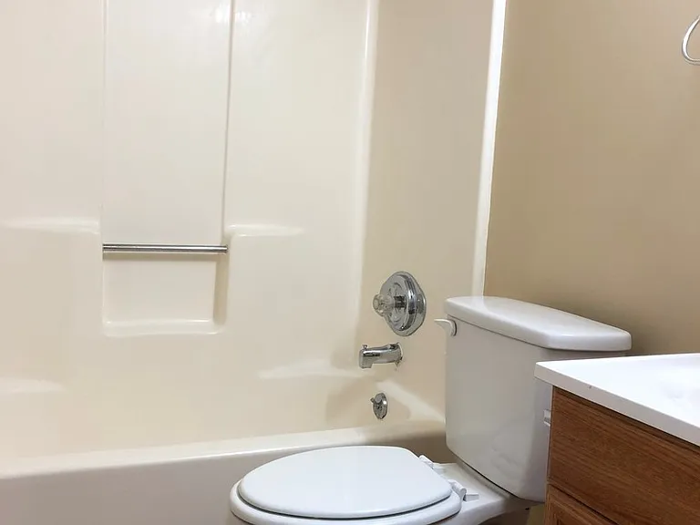 469 Glendale Dr — Photo 13