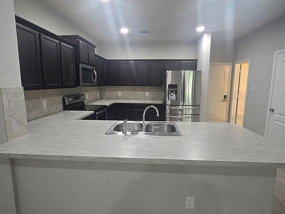 4th image of 3308 Becker Dr