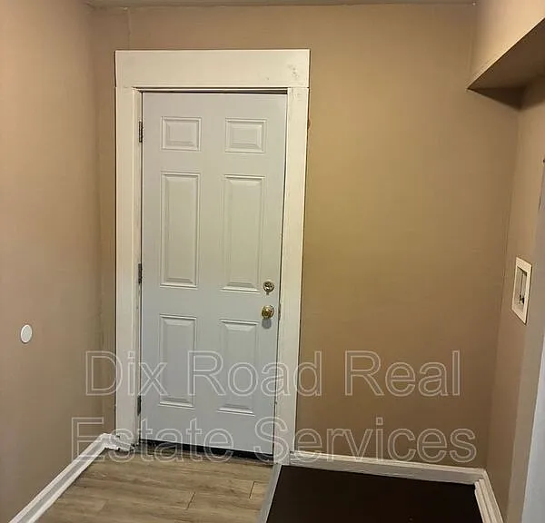 702 Baltimore St — Photo 10