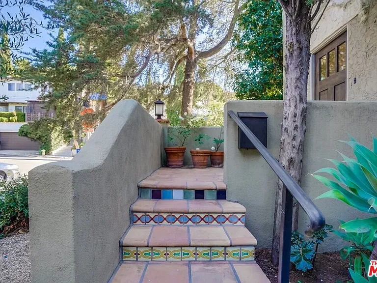 1574 Murray Dr — Photo 4