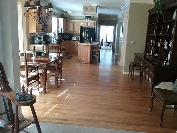 3rd image of 2635 Broadmore Ln