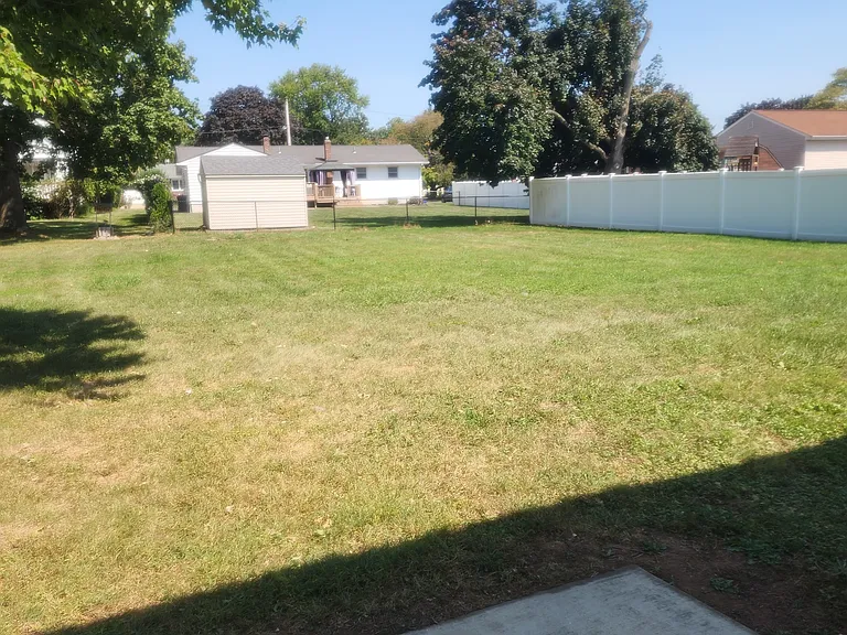 1435 Seminole Rd — Photo 2
