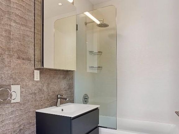 5th image of 161 Stanton St #5D