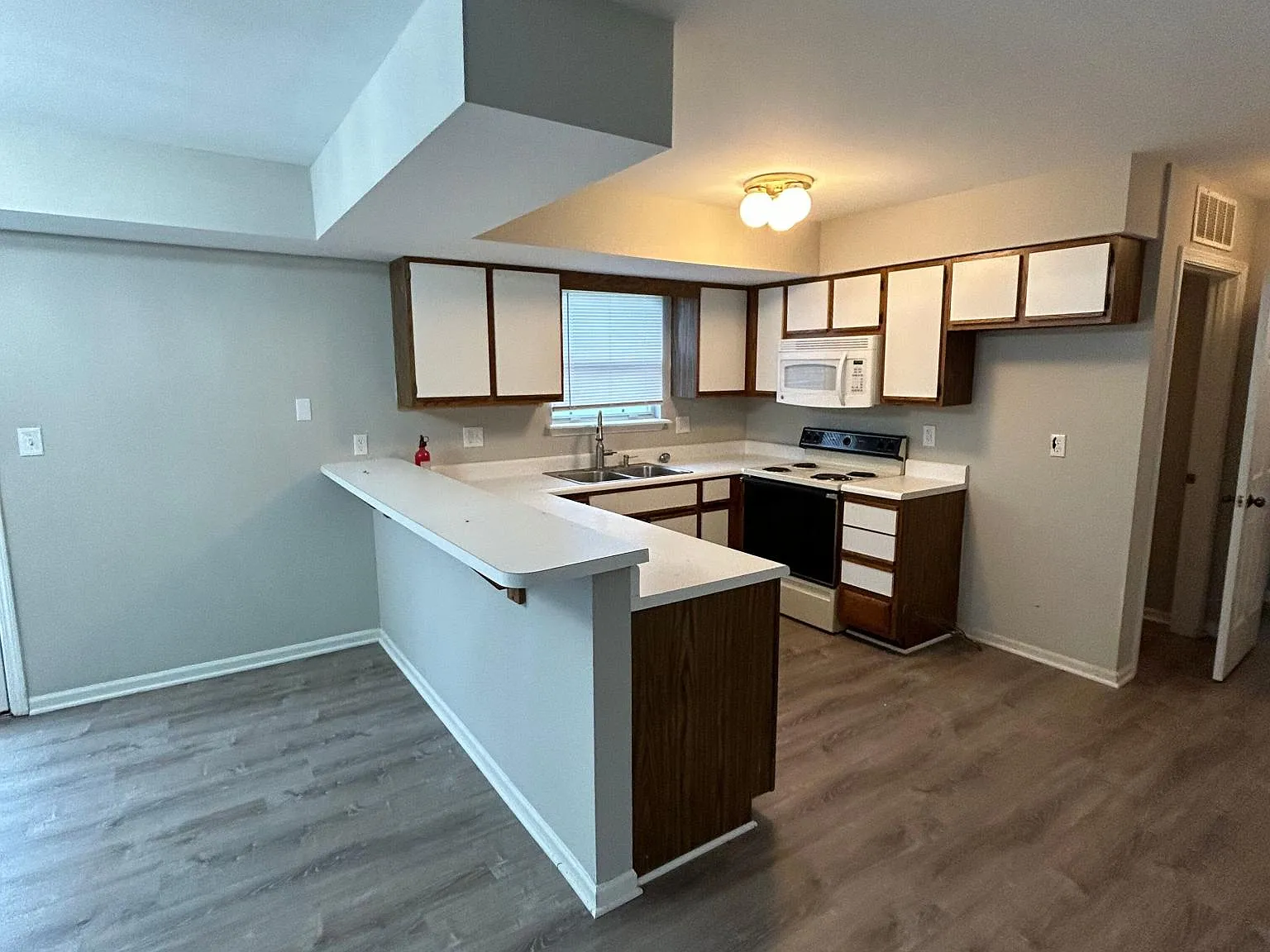 3 bed, 2.5 bath, 1468 sqft, $1,550 — Photo 3