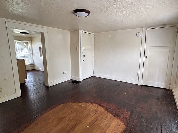 3rd image of 811-813 Shedborne Ave #811-1/2