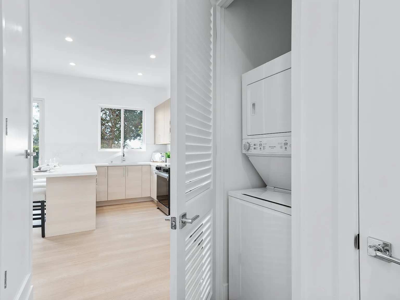 1 bed, 550 sqft, $2,350 — Photo 3