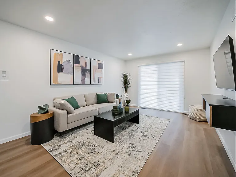 All New Luxury Living In Plymouth — Photo 75
