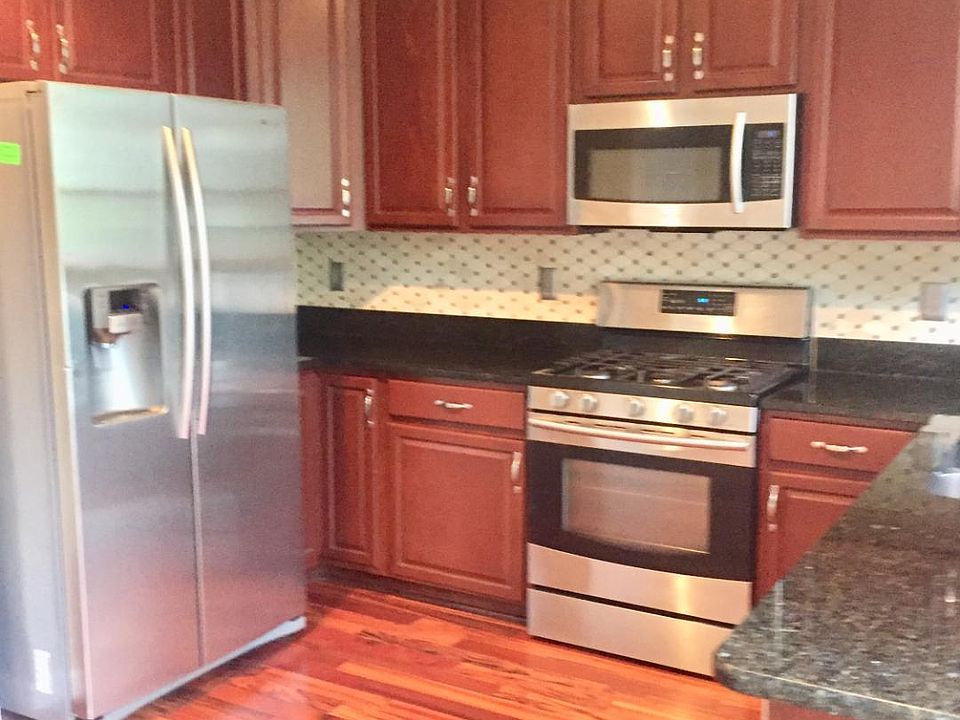 Kitchen: Granite countertops, Cherry-wood Cabinets