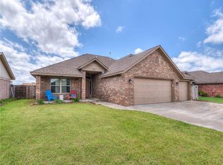 632 SW 7th St, Moore, OK 73160