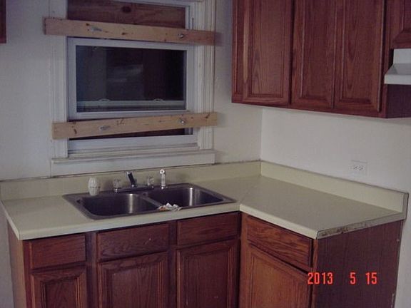 3rd image of 9711 S Hoxie Ave
