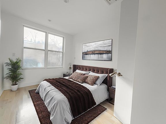 3rd image of 924 Myrtle Ave APT 2D