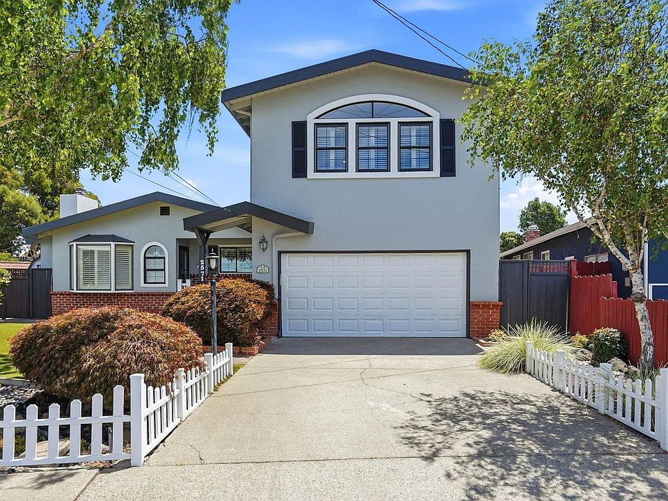 1st image of 2571 Francis Dr