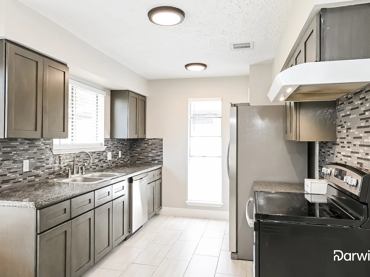 3 bed, 2.0 bath, 1469 sqft, $1,799 — Photo 3