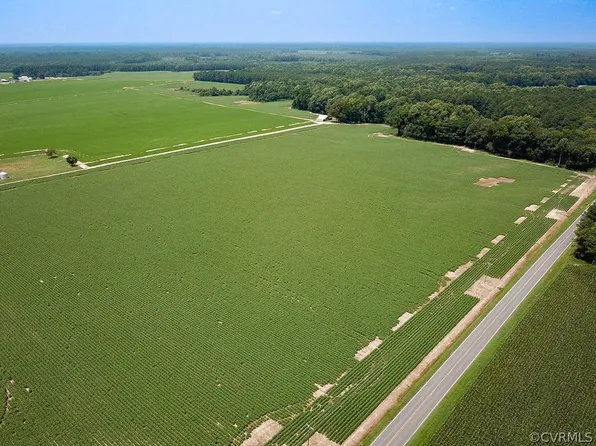 Ivor Rd, Courtland, VA 23837