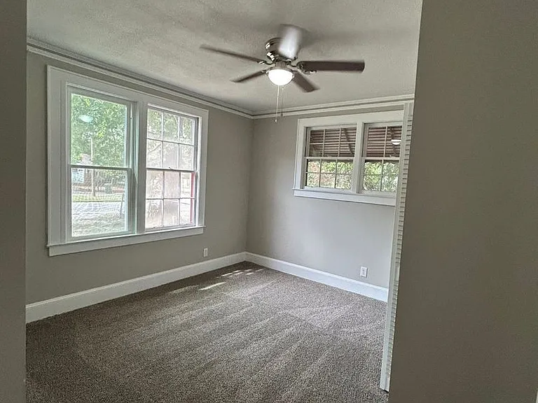 411 E Charlotte Ave — Photo 14