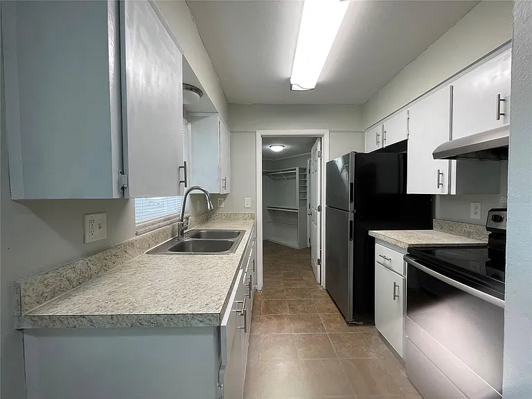 5719 Oleander Dr — Photo 2