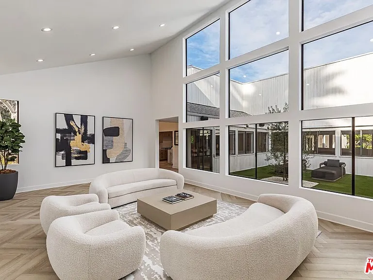 624 N Beverly Dr — Photo 6