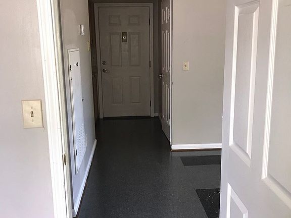 2nd image of 2720 Garland Ave APT 3