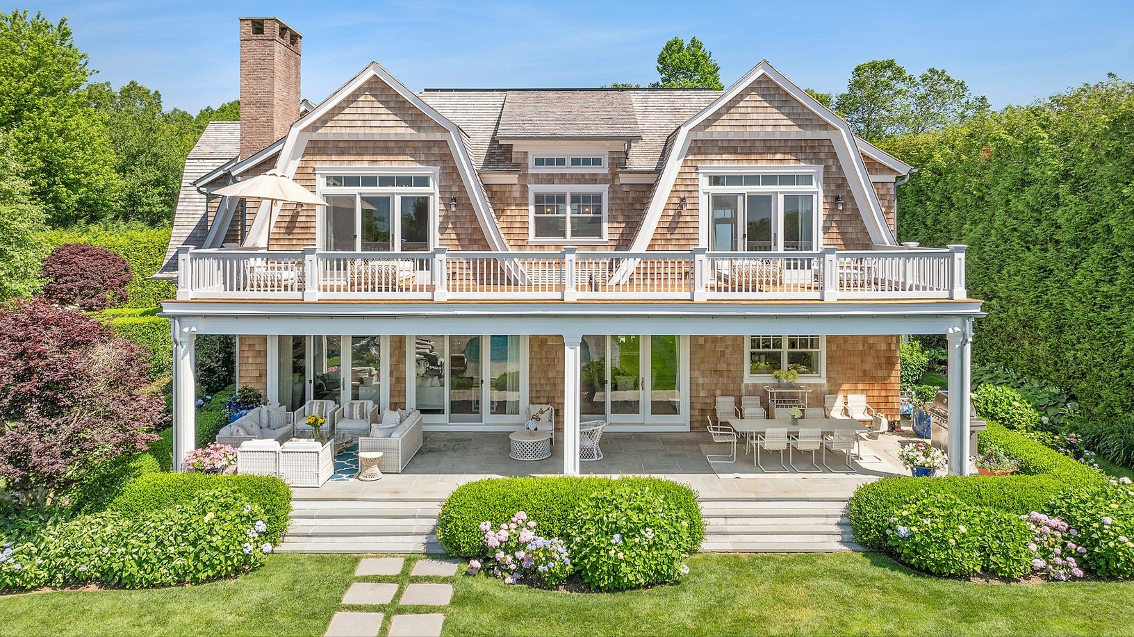 1st floor rear deck, an 850+/-sf balcony