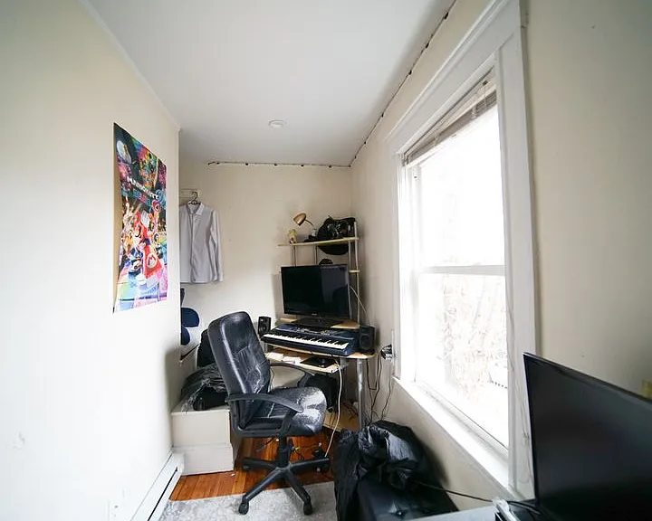 20 Sawyer Ter #1 — Photo 14