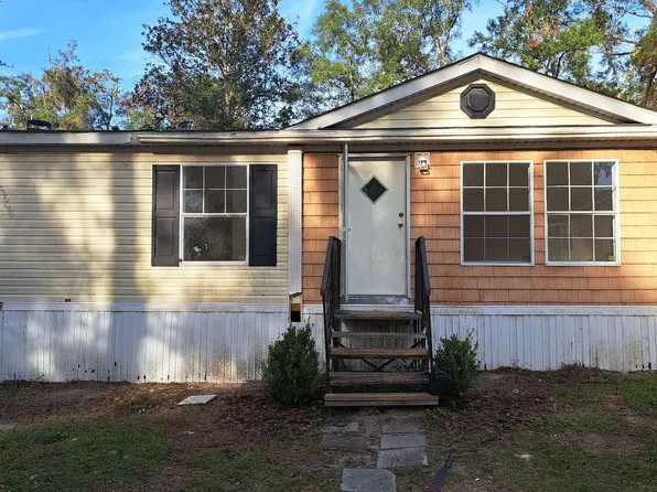 803 SW Spruce Rd, Fort White, FL 32038