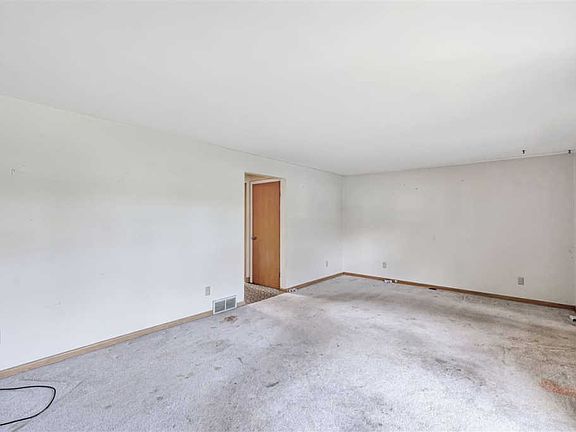 3rd image of 1940 Newberry Ave
