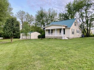610 Days Rd, Lafayette, TN 37083