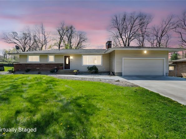 7438 Briar Hill Dr, Kirtland, OH 44094