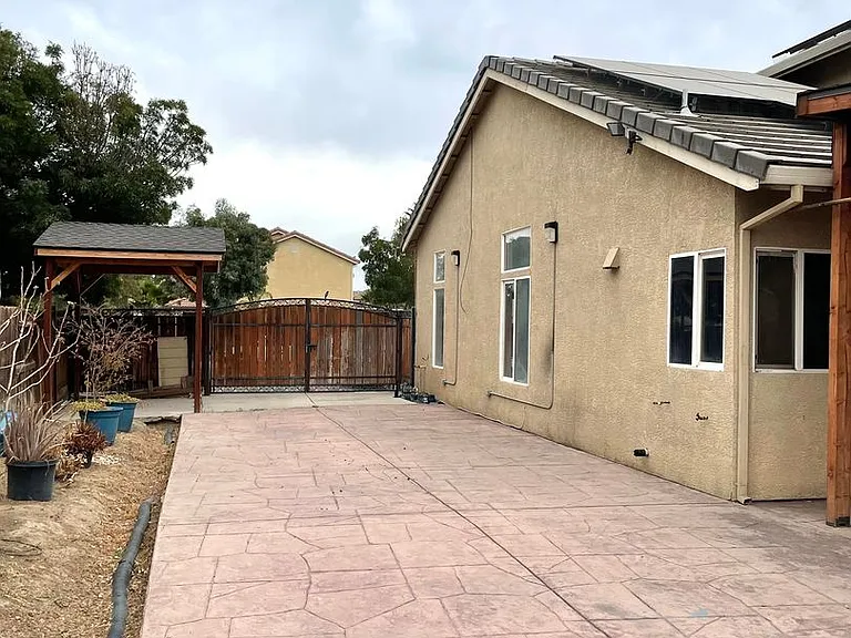 425 San Fernando St — Photo 15