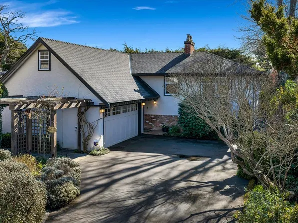 449 Victoria Ave, Oak Bay, BC V8S 4M7