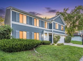 206 Albert Dr, Vernon Hills, IL 60061