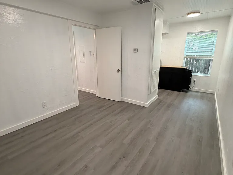 2902 Sweeney Ln #7 — Photo 7